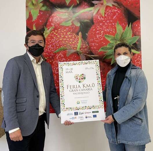 El director de la Feria Km.0 Gran Canaria y la concejala de Comercio y Desarrollo Local de Valsequillo presentan el cartel / TA